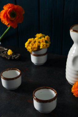 Geleneksel Japon alkollü içeceği - Sake, geleneksel Asya içecekleri konsepti