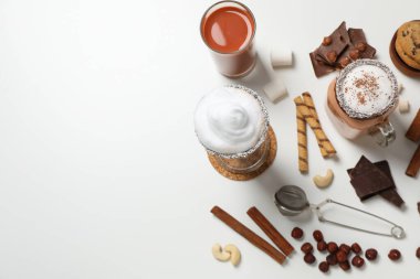 Lezzetli taze yaz tatlısı- çikolatalı milkshake, yazı için yer