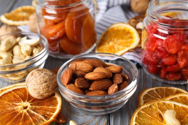 Lezzetli yemek konsepti. Lezzetli kurutulmuş meyve, lezzetli kurutulmuş yiyecek.