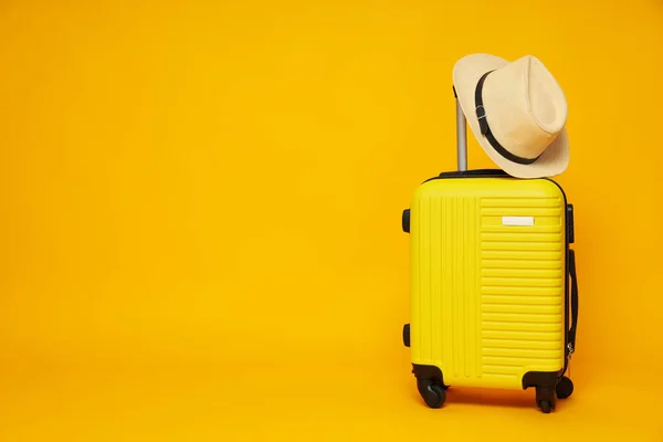手提箱 暑期旅行和度假行李 — 图库照片