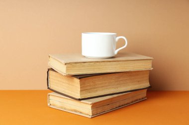 Okuma, çeşitli edebiyat - kitaplar, bilgi edinme kavramı