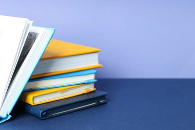 Okuma, çeşitli edebiyat konsepti - kitaplar, metin için alan