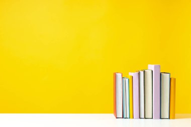 Okuma, çeşitli edebiyat konsepti - kitaplar, metin için alan