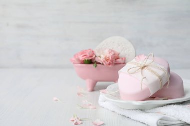 Banyo ve cilt bakım aksesuarları kavramı - sabun