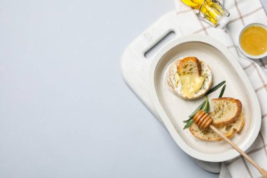 Lezzetli Fransız yemeği kavramı - Camembert peyniri