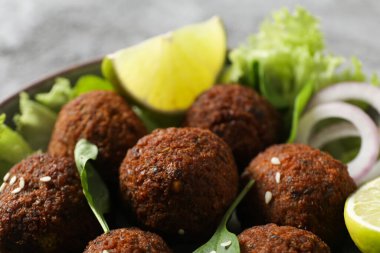 Vejetaryen yemek konsepti - falafel, lezzetli falafel topları