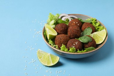 Vejetaryen yemek konsepti - falafel, lezzetli falafel topları