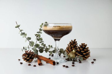 Espresso martini kokteyli, lezzetli alkol içeceği, tatlı kokteyli.