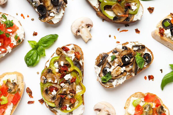 Тосты с вкусными овощами на гриле, концепция вкусной закуски
