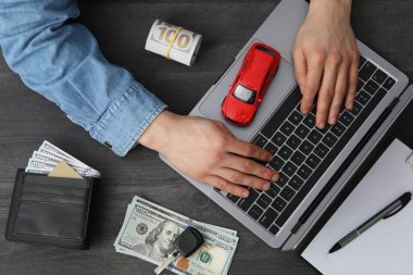 Araba satın alma ve oyuncak araba sigortası kavramı