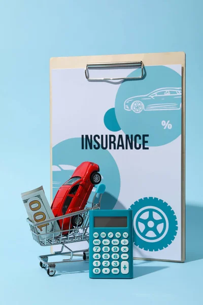 Концепція Купівлі Страхування Автомобіля Іграшковим Автомобілем — стокове фото