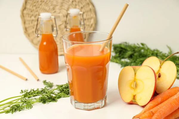 Konzept Der Gesunden Ernährung Und Ernährung Mit Karottensaft — Stockfoto