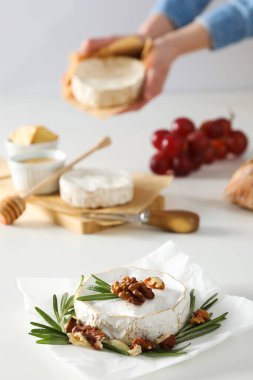 Lezzetli Fransız yemeği kavramı - Camembert peyniri