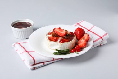 Lezzetli Fransız yemeği kavramı - Camembert peyniri