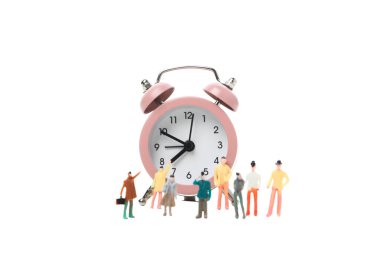 Alarm saatli zaman yönetimi kavramı, beyaz arkaplanda izole edilmiş