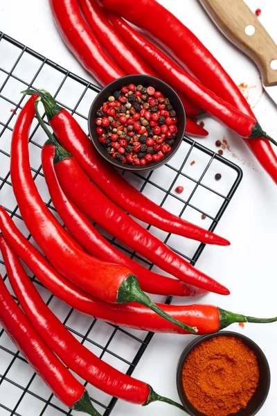 Έννοια Των Ζεστών Και Πικάντικων Συστατικών Κόκκινο Καυτερό Πιπέρι Τσίλι — Φωτογραφία Αρχείου