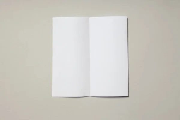 Λευκό Λευκό Φύλλο Ανοιχτό Γκρι Φόντο — Φωτογραφία Αρχείου