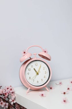 Uyku kavramı ve çalar saatle uyanmak.