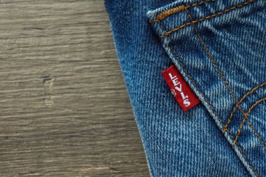Odessa, Ukrayna, 17.05.23: Modern Levis kotu, gündelik modern kıyafet kavramı