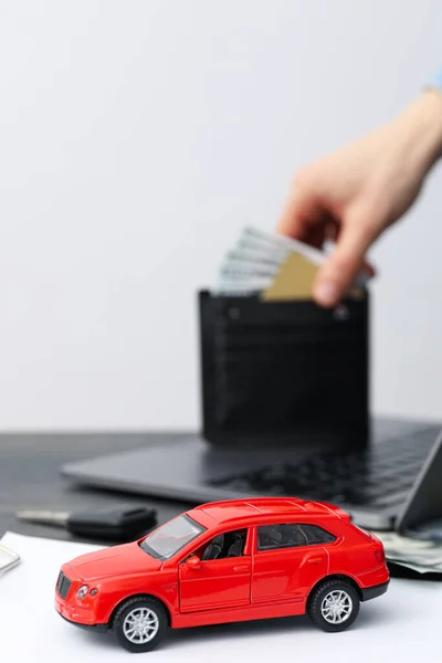 Концепція Купівлі Страхування Автомобіля Іграшковим Автомобілем — стокове фото
