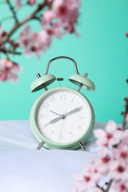 Uyku kavramı ve çalar saatle uyanmak.