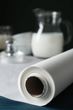 Pişirme ve pişirme için aksesuar kavramı - pişirme kağıdı
