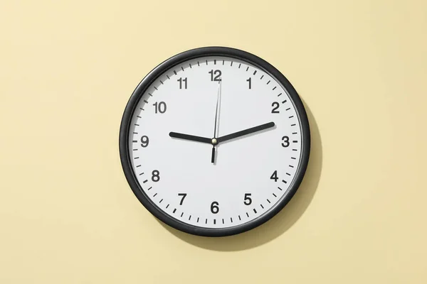 Concepto Cambio Hora Con Reloj Sobre Fondo Beige —  Fotos de Stock