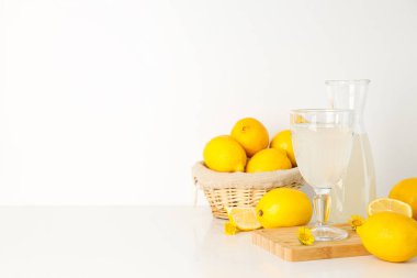Taze yaz içeceği kavramı - Limonçello kokteyli