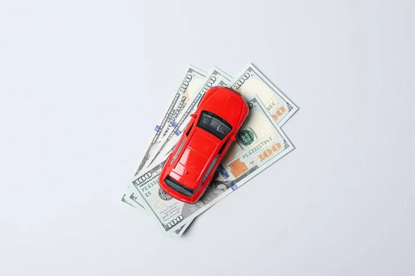 Концепция Покупки Страхования Автомобиля Игрушечным Автомобилем — стоковое фото