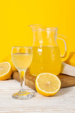 Taze yaz içeceği kavramı - Limonçello kokteyli