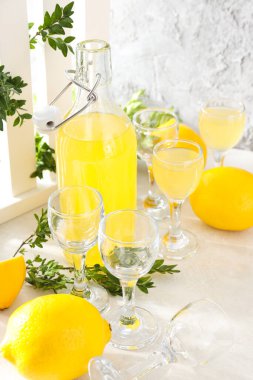 Taze yaz içeceği kavramı - Limonçello kokteyli