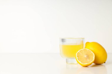 Taze yaz içeceği kavramı - Limonçello kokteyli