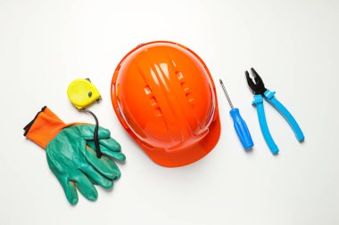 Farklı iş aksesuarları, mühendislik malzemeleri ve araçları kavramı