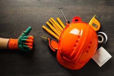 Farklı iş aksesuarları, mühendislik malzemeleri ve araçları kavramı