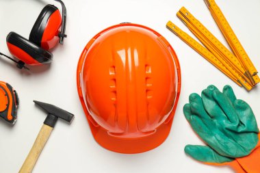 Farklı iş aksesuarları, mühendislik malzemeleri ve araçları kavramı