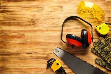 Farklı iş aksesuarları, mühendislik malzemeleri ve araçları kavramı