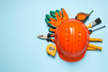 Farklı iş aksesuarları, mühendislik malzemeleri ve araçları kavramı