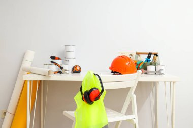 Farklı iş aksesuarları, mühendislik malzemeleri ve araçları kavramı