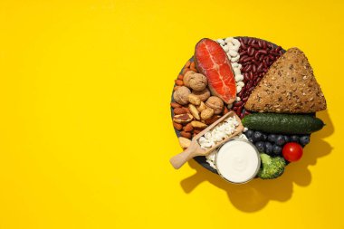 Farklı ürünler, market konsepti, yemek malzemeleri.