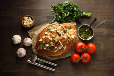 Lezzetli fırın ürünü - sarımsaklı ekmek, ev yapımı ekmek