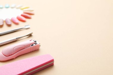 Tırnak sanatı kavramı, pedikür ve manikür aletleri.