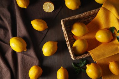 Lezzetli turunçgil meyvesi kavramı. Lezzetli limon.