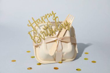 Kutlama ve kutlama kavramı kutuda bento kekiyle