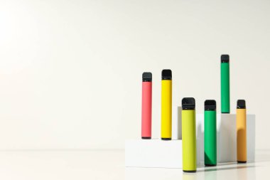 Sigara içme araçları - elektronik sigara, modern sigara konsepti