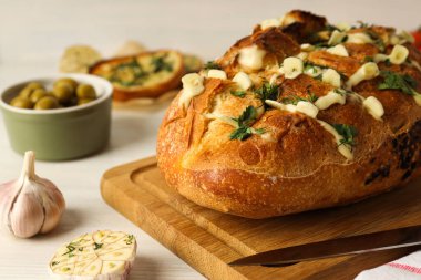 Lezzetli fırın ürünü - sarımsaklı ekmek, ev yapımı ekmek