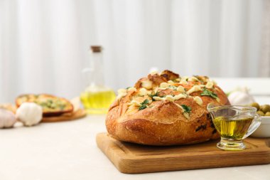 Lezzetli fırın ürünü - sarımsaklı ekmek, ev yapımı ekmek