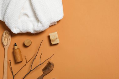 Banyo aksesuarları ve malzemeler, bornozlu kompozisyon