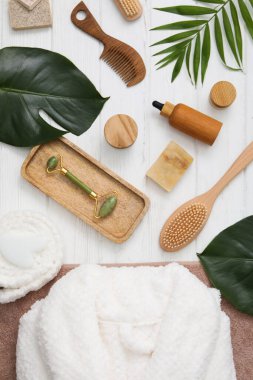 Banyo aksesuarları ve malzemeler, bornozlu kompozisyon