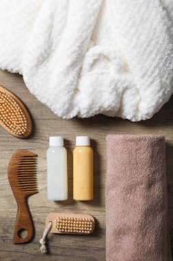 Banyo aksesuarları ve malzemeler, bornozlu kompozisyon