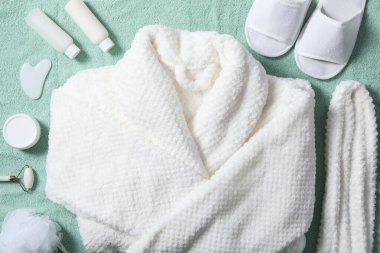 Banyo aksesuarları ve malzemeler, bornozlu kompozisyon